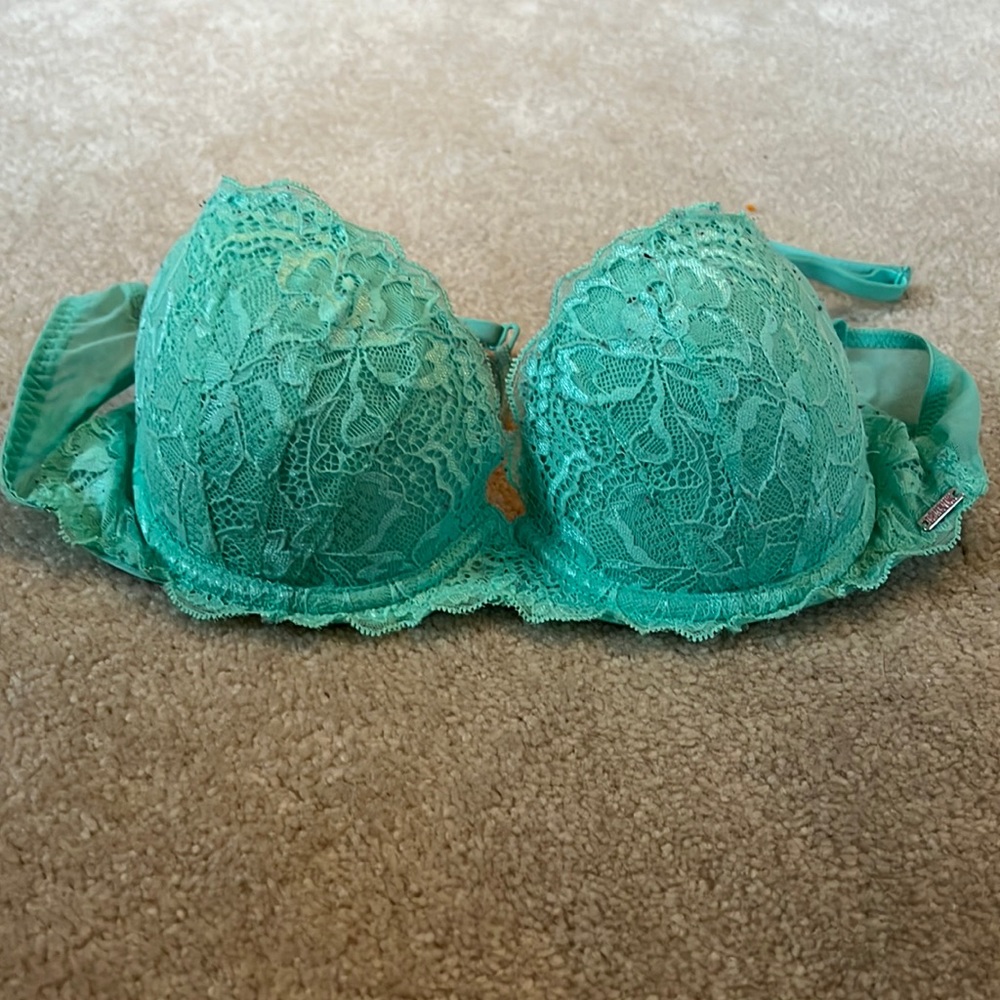 Pink Victoria’s Secret lightly lined date bra 34C